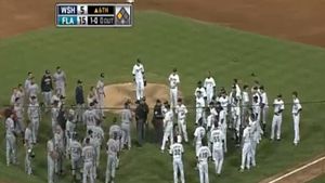 VIDEO Fair fight? Cea mai CRUNTĂ‚ bătaie din istoria baseball-ului!