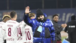 „O știi foarte bine. Sunt șocată”. Frumoasa ziaristă din Turcia s-a fâstâcit și a rămas blocată când a auzit ce a început să îi fredoneze Marius Șumudică în direct