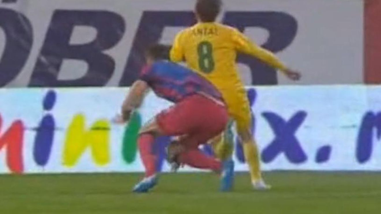 Au continuat "revendicările" și în timpul meciului. FOTO: Vasluienii au cerut penalty la intervenția lui Gardoș. A fost sau nu a fost?