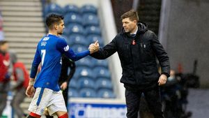 Steven Gerrard a dezvăluit ce l-a rugat pe Ianis Hagi, înaintea partidei cu Livingston: „Sunt convins că e mândru de jocul lui!”. Ce notă a primit fotbalistul român în presa din Scoția