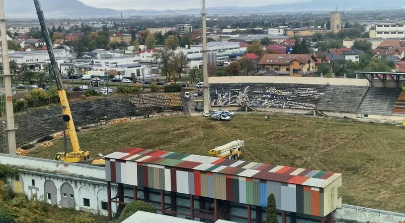 Sfârșitul unei ere! A început demolarea stadionului Tineretului din Brașov