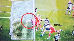 Orbul găinilor! Un nou gol "fantomă!"** Mingea a intrat jumătate de metru în poartă, asistenții s-au făcut că plouă