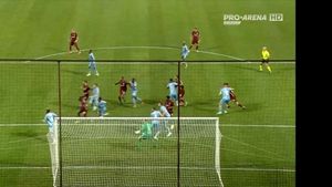 CFR Cluj a deschis scorul din penalty cu Slavia Praga! Cum a fost acordată lovitura de la 11 metri