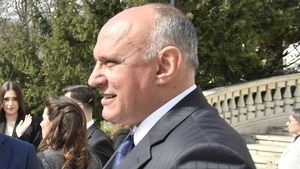 De câți ani a avut nevoie Florin Prunea pentru a absolvi Facultatea de Educație Fizică şi Sport din Craiova