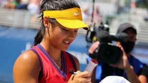 Emma Răducanu, reacție neașteptată când un fan i-a cerut autograf pe mingea de la brandul rival: „M-a tras pe sfoară!?"