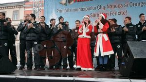 FOTO Moșul în alb și negru! Fotbaliștii lui "U" au împărțit cadouri copiilor