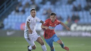 EXCLUSIV | "Are parametri formidabili, e cel mai creativ pasator, merită toată atenția". Iftime îl laudă pe Moruțan, dar trage și semnalul de alarmă: "Dacă vedeți ce cărți a citit, vă apucă râsul"