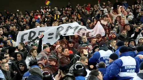 HAOS în tribune la România - Uruguay!** Fanii s-au bătut cu forțele de ordine și au fost evacuați! Bannerul care a pornit RĂ‚ZBOIUL