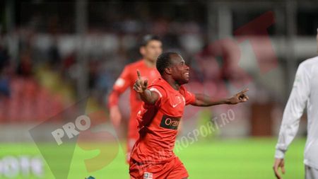 Zougoula, sănătate și virtute! Dinamo - Sănătatea 4-0, "câinii" merg în optimi