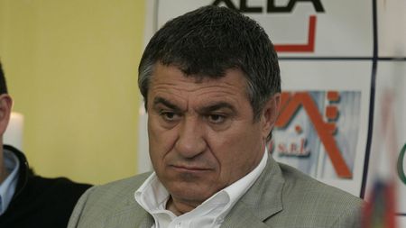 "Ducem lipsă** de antrenori și atacanți de valoare!"