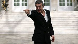 Frații Costea și Tatu s-ar fi rușinat în fața lui! Becali se zgârâie pe față când vede ce GAFĂ‚ a făcut!** A ținut la bani și a renunțat ușor la unul dintre primii 25 din Europa