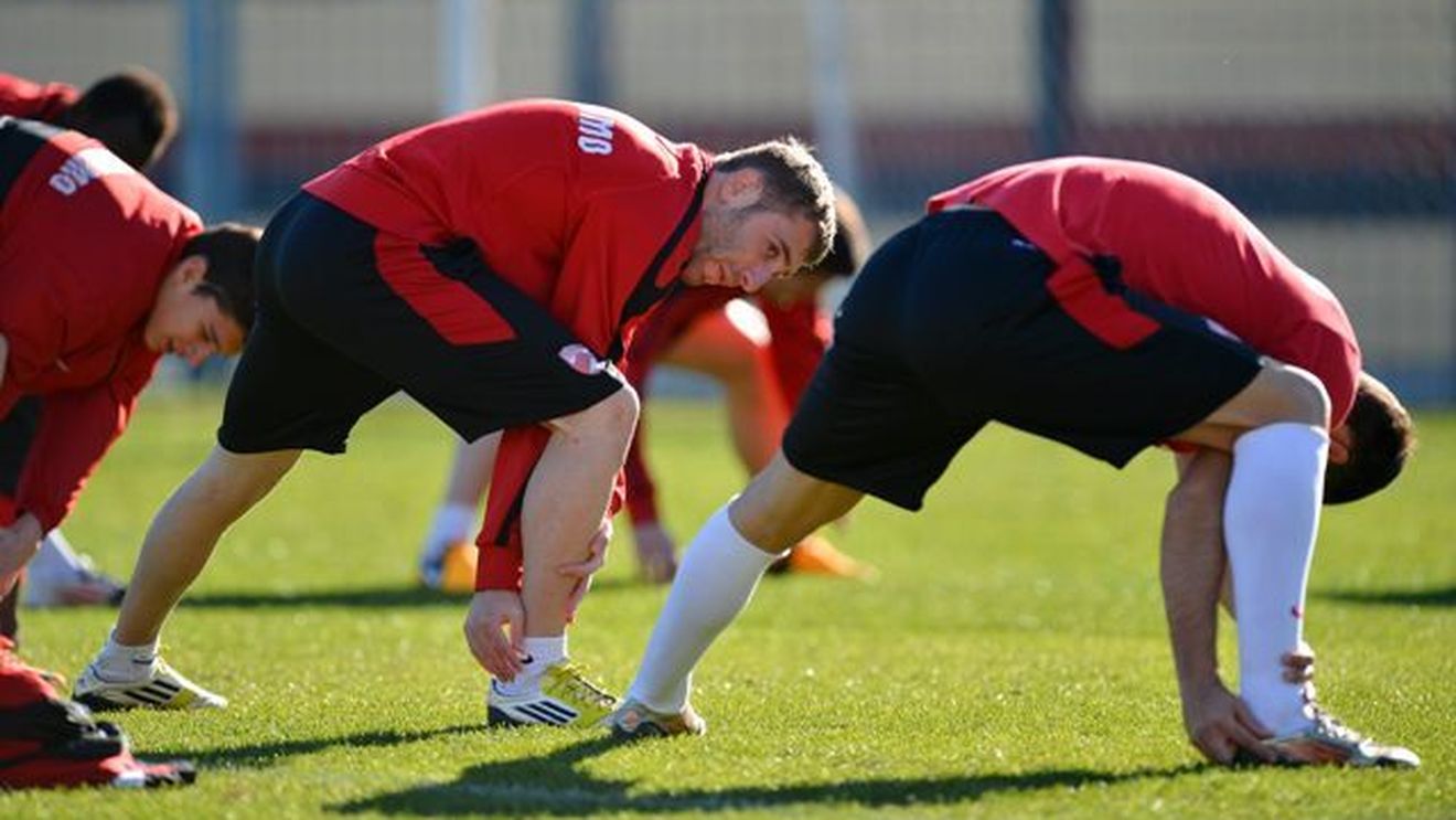 Program individual de antrenament pentru "câini". Ce le-a pregătit Mulțescu pentru stagiul din Poiană