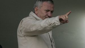 "Vom da o replică adevărată campioanei! **E bun și un egal!"