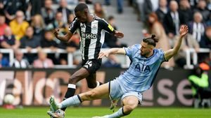 Tottenham a făcut oferta de 60.000.000 de euro. Banii pentru atacantul lui Bayern ar putea veni din vânzarea lui Radu Drăguşin la PSG