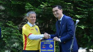 Declarații curioase făcute de Dacian Cioloș: "Eu sper și cred că naționala României va fi superioară Franței!" Premierul va asista la meciul de deschidere