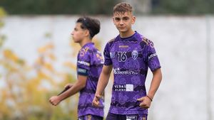 ”Diamantul” din curtea Politehnicii Timișoara! În doar 6 luni, mijlocașul de 15 ani a făcut pasul la prima echipă a ”alb-violeților” și va merge în probe la Nantes