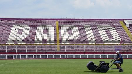 Giuleștiul se modernizează pentru Euro 2020, dar Rada are semne de întrebare: "Nu știu unde vom juca din retur. Până când nu văd că se dărâmă prima tribună, nu cred că se va face un stadion nou"