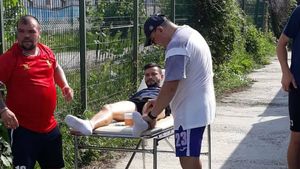 Gata și cu Timișoara? ACS Poli acuză PSD de sabotaj. Antrenorul Ganea vorbește despre "comunistul" care "a primit acest stadion". Șeful Consiliului Județean răspunde: "Să-și plătească utilitățile!". Și avertizează: clubul ar putea fi executat silit pentru 8.000.000 de lei