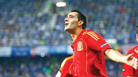 Guiza este impresariat de către soție