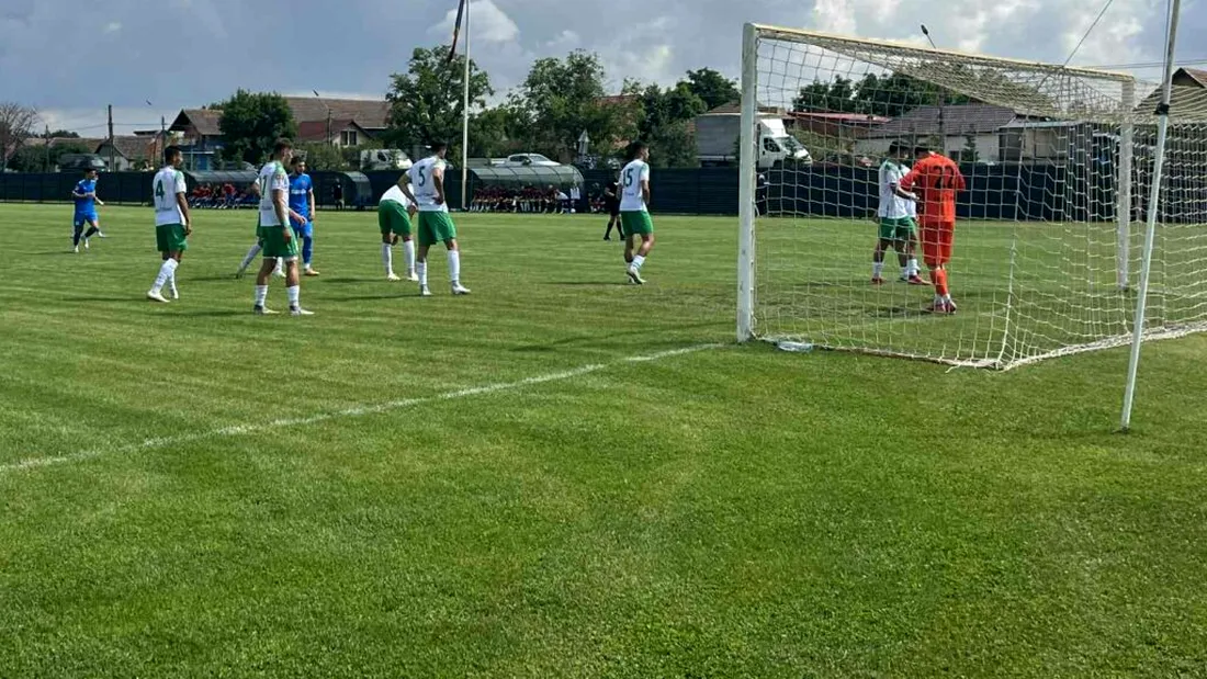 ACSM Reșița s-a văzut învinsă de CSC Dumbrăvița în al doilea amical al verii. Flavius Stoican testează mulți jucători