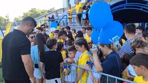 Fanii naționalei României au dat năvală la Mogoșoaia! Ianis Hagi e idolul lor, chiar dacă n-a fost convocat de Mircea Lucescu