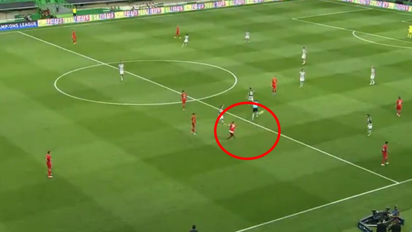 FABULOS! Ce gol a încercat să dea Alibec cu Sporting! Șut de la peste 50 de metri, aproape de pe loc