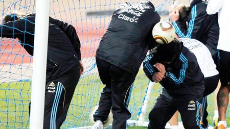 ProSport a fost prezent la antrenamentul Argentinei! Cum a fost "bombardat" Maradona