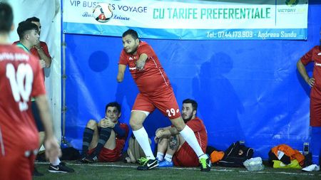 Pasiunea pentru fotbal nu are limite! Imaginea zilei vine dintr-o competiție de amatori, Victory Cup. "Florin nu a mai ezitat. A luat balonul..."