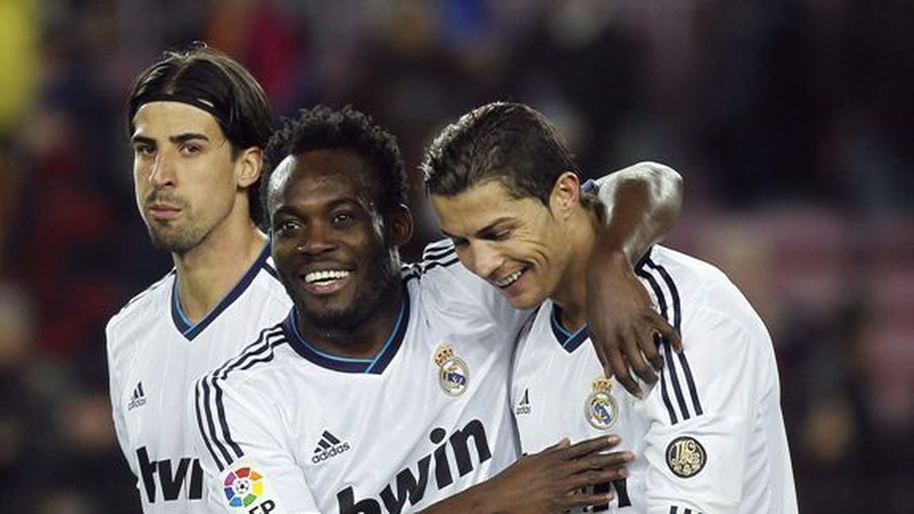 Real Madrid - Barcelona 2-1!** "Galacticii" câștigă al doilea "El Clasico" al săptămânii, dar BarÃ§a a fost privată de un penalty în prelungiri