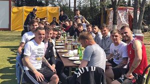 FOTO | Sărbătoare la Dinamo! Pe cine celebrează "câinii" la Săftica