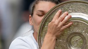 O analiză altfel. Simona Halep iese din grupul jucătoarelor care navighează în derivă sau "trec" pe cuponul de pensie. Cum o repoziționează trofeul câștigat sâmbătă în galeria de onoare a tenisului feminin