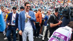 Moment stânjenitor pentru Roger Federer! Cum i s-a putut adresa un fan: „Domnule Rafael Nadal, faceți o poză cu mine?"