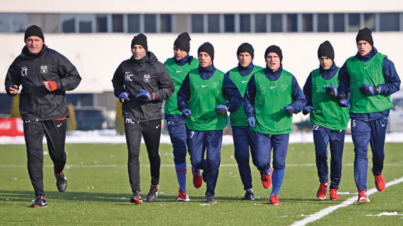 "Pufulete" Rusescu l-a lăsat fără cuvinte pe Reghecampf!** Cea mai neplăcută surpriză avută de tehnician, la vizita medicală: "Poate s-a gândit că nu va juca!"