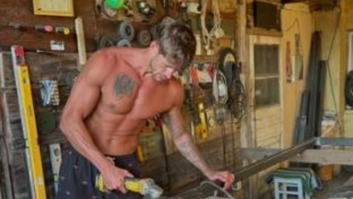 Alex Delea, câștigătorul marelui premiu de 100.000 de euro la Survivor și mare fan FCSB: „Trăiești decent în București cu 4.000 de euro pe lună”