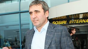 Hagi scoate  tinerii în stradă