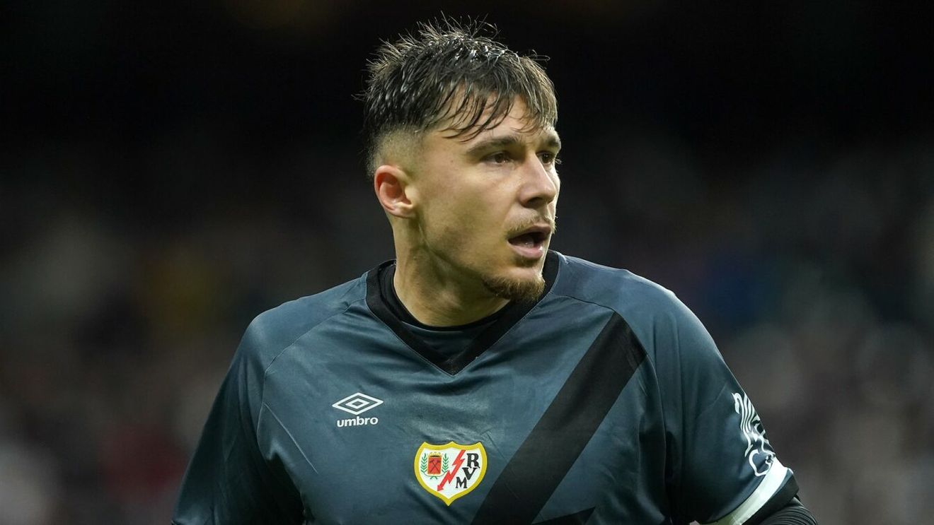 Un ungur de 45.000.000 de euro ar putea fi coleg cu Andrei Rațiu la Liverpool. Arne Slot a cerut transferuri în zonele laterale ale defensivei şi un nume din Bundesliga e rival cu românul pentru a-i lua locul lui Trent Alexander-Arnold