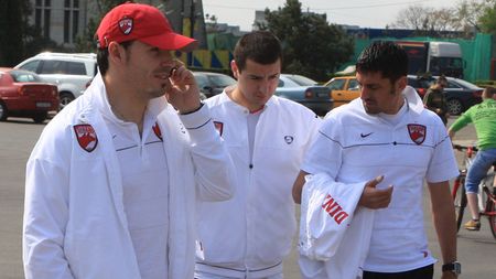 "Zicu și Cristea mergeau pe teren!** Jocul a scăzut două trepte după intrarea lor! Să stea pe bancă!"