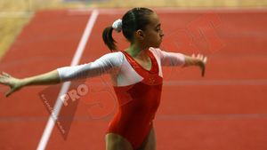 Larisa Iordache, campioană europeană la sol și vicecampioană la bârnă