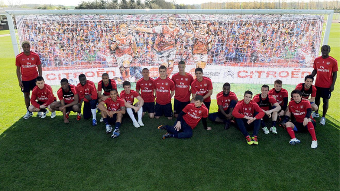 Operă de artă creată de jucătorii lui Arsenal cu ajutorul unor mașinuțe Citroen
