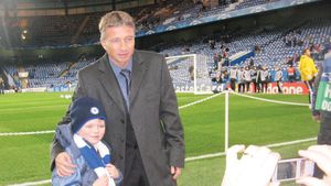 Clujenii și-au întrerupt încălzirea pentru a urmări intrarea englezilor pe gazon