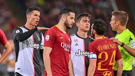 Cristiano Ronaldo și-a înjosit un adversar în timpul meciului cu Roma: "Ești prea mic să vorbești cu mine!". VIDEO | Cum s-a încheiat episodul dintre cei doi