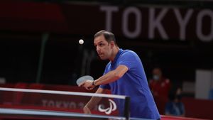 S-a dus să învețe limba engleză și a ajuns campion la tenis de masă! Povestea lui Bobi Simion e una incredibilă: „8 ore pe zi asta fac”