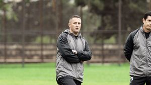 Pana de pe șapca roșie