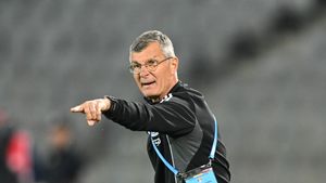 Ioan Ovidiu Sabău, supărat pe zvonurile care pleacă din vestiar: „Ai curaj și spune jucătorii! Așa s-a întâmplat și anul trecut. Prin intermediul impresarilor se folosesc"