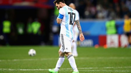 Argentina lui Messi, "călcată în picioare" după eșecul categoric în fața Croației. "Este cea mai proastă echipă din istorie". Tactica lui Sampaoli? "Dă-i mingea lui Messi și așteaptă un miracol!"