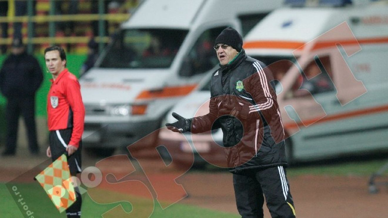 Hizo îi răspunde lui Grigoraș: "I-au oprit arbitrii să dea gol?"