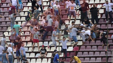 REPORTAJ | Petrecere cu strigături. Rapidiștii s-au bătut ca chiorii la sărbătoarea de 91 de ani a clubului. FOTO