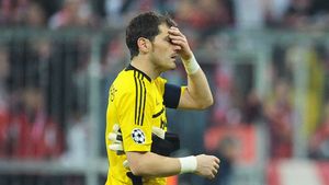 "Santiago Bernabeu" a înghețat la această fază!** Moment ȘOCANT la Real - Valencia! Casillas s-a ciocnit violent de Pepe și a rămas inconștient câteva clipe