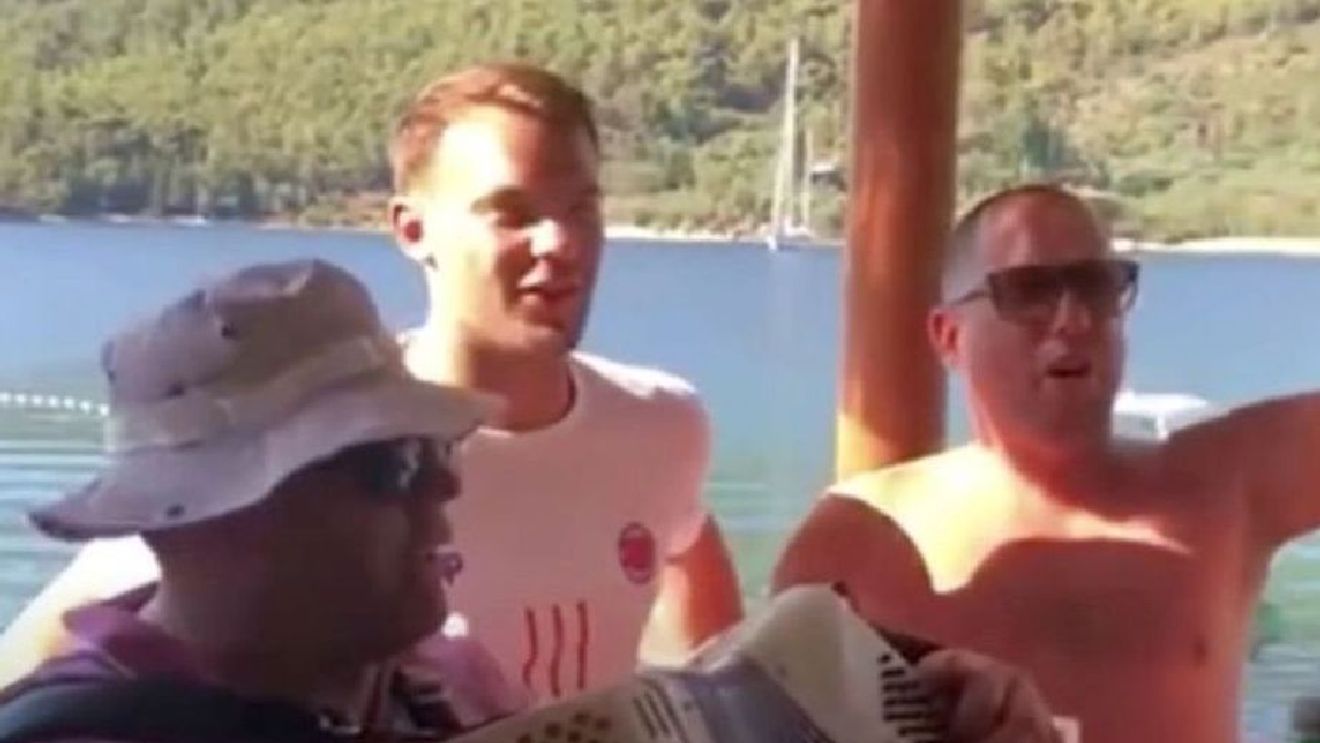 Scandal cu Manuel Neuer: filmat cântând o melodie nazistă! VIDEO