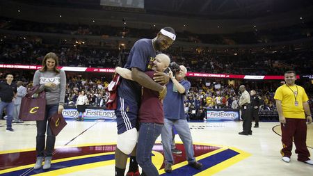 "Regele" baschetului a făcut un gest de milioane pentru o fată de 16 ani bolnavă de leucemie: "Tremur din toate încheieturile acum"